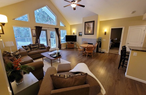 Swansea Point House | Casa Allegro ~ Mara Lake Tranquility ~ An All-Season Paradise
