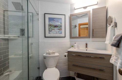 Whistler Creekside Apartment | Casa Creekside - Walk to Gondola, Shops, lakes!