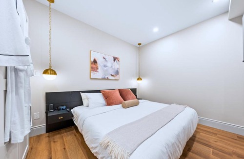 Riverdale Hotel | Casa Hotels Gerrard New Riverdale Basement Suite