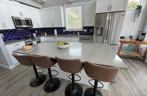 Central Okanagan Cottage | Casa Lago – Lakeside Comfort with Resort-Style Fun