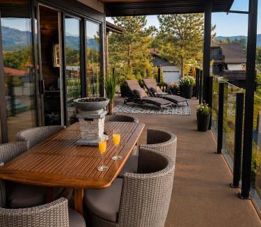 Vernon House | casa loma Okanagan Hideaway, Lake views & Outdoor Adventures