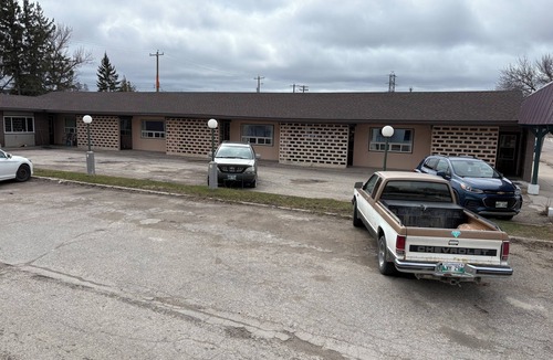 Lac du Bonnet Hotel | Casey's Inn