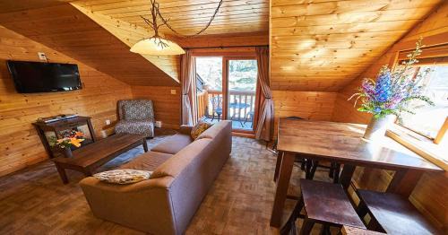 Castle Junction Cabin | Castle Mountain Chalets