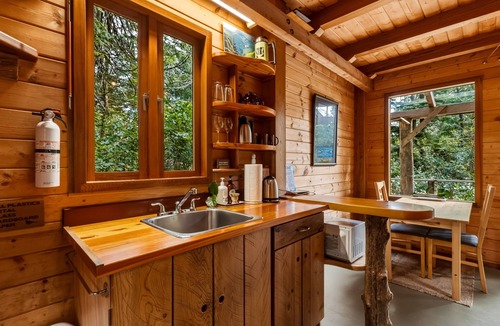Tofino Cabin | Cedar Nest at Emerald Forest-Relax, Nature, Beach!