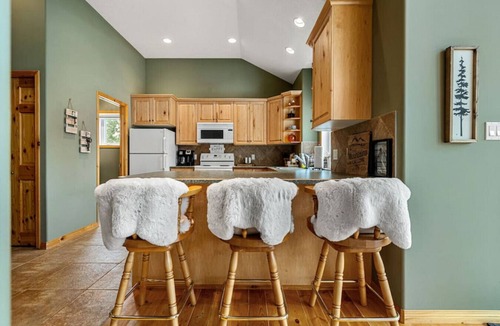 Radium Hot Springs House | Cedar & Sage | Hot Tub | A-Frame | Family Friendly