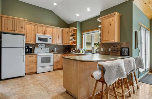 Radium Hot Springs House | Cedar & Sage | Hot Tub | A-Frame | Family Friendly