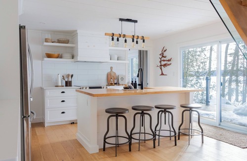 Bracebridge House | Cedar Sauna, Cedar Hot Tub, Lakeside Fire Pit, Private Beach | La Dolce Muskoka