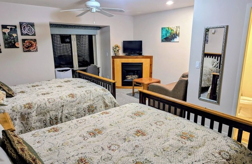 Port Alberni Bed & Breakfast | Cedar Wood Lodge B&B