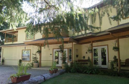 Port Alberni Bed & Breakfast | Cedar Wood Lodge Bed & Breakfast Inn