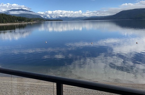Celista House | Celista Vista - Waterfront - Shuswap Vacations & Sledding Accommodation