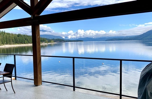 Celista House | Celista Vista - Waterfront - Shuswap Vacations & Sledding Accommodation