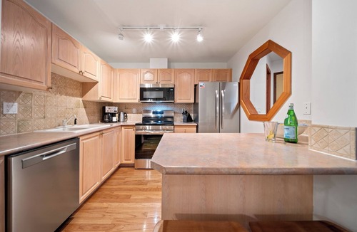 Whistler Village House | Central 2BR w/Pool, Hot Tub, BBQ & Free Parking
