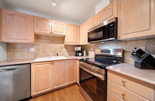 Whistler Village House | Central 2BR w/Pool, Hot Tub, BBQ & Free Parking