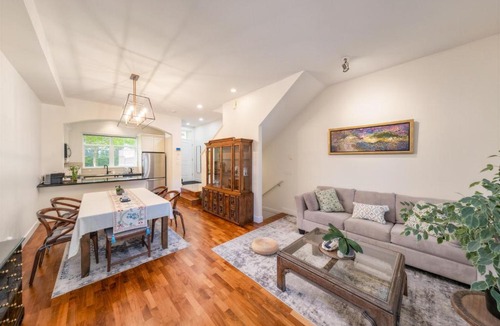 Oakridge Apartment | Central 3BR Townhouse Near Oakridge & SkyTrain