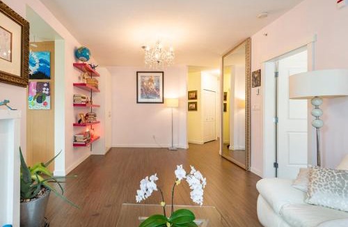 Central Lonsdale Apartment | Central and quiet 2 bedroom townhouse with private patio, parking, gym