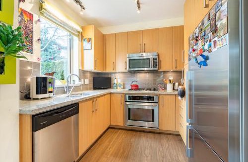Central Lonsdale Apartment | Central and quiet 2 bedroom townhouse with private patio, parking, gym