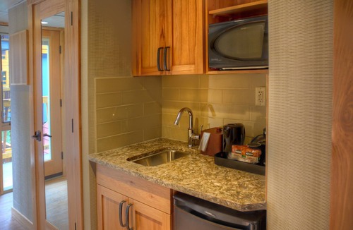 Banff Condo | Central Banff Rockies Suite | Rooftop Hot Pools!
