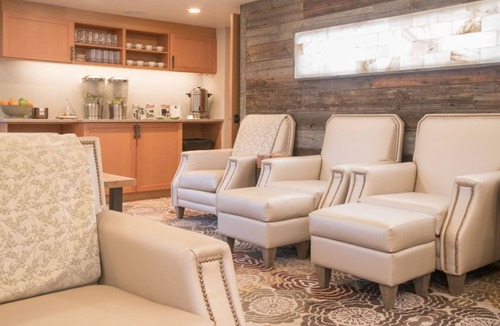 Banff Condo | Central Banff Rockies Suite | Rooftop Hot Pools!