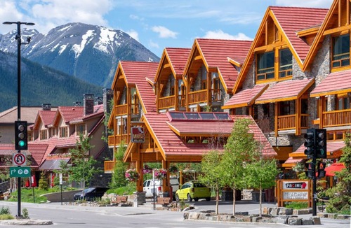 Banff Condo | Central Banff Rockies Suite | Rooftop Hot Pools!