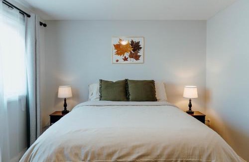 Glenbrook House | Central Calgary & Nearby Mountain Escape - 4 Beds