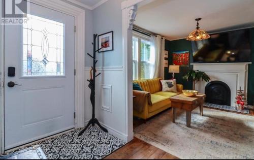 Saint John House | Central, Dog Friendly, Parking