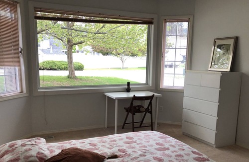 Central Okanagan House | Central Glenmore!! Close to Beach and Downtown! Calm & peacfull