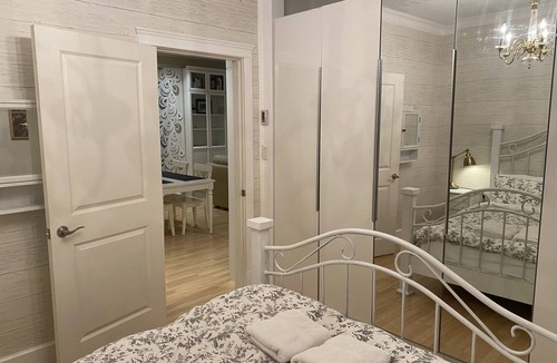Central Lonsdale House | Central location 2 bedrooms spacious and bright