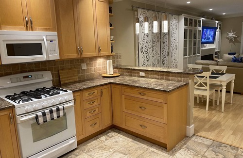 Central Lonsdale House | Central location 2 bedrooms spacious and bright