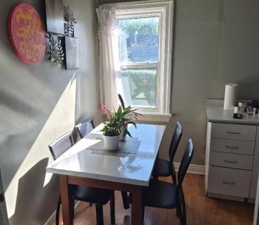 Roncesvalles Village House | Central location downtown Toronto