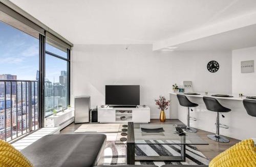 Gastown Apartment | Central Luxury Apartment with Best City Views!