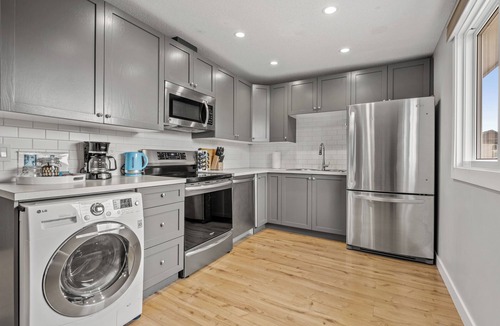 Tuxedo Park Apartment | Central Work & Family-Ready 2BR Suite