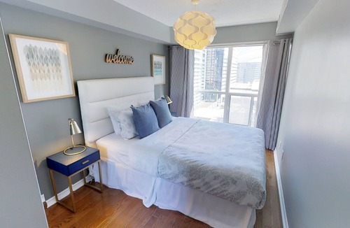 Toronto Entertainment District Apartment | Centrally Located 2-BR Condo in DT Toronto