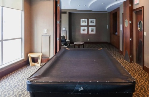 Downtown Toronto Apartment | Centrally Located 3-BR Condo in DT Toronto