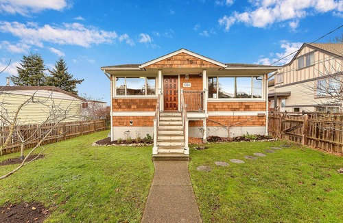 Fernwood House | Centrally Located Fernwood 3 Bedroom House in Victoria