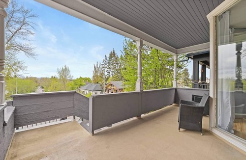 Bankview House | Century Casa - 3BDR, Sauna, Parking, Character