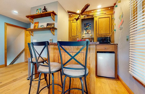 Colington Harbour House | CH50: The Sweet Pelican, 4BR home with Shared Pool- pet friendly