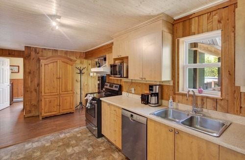 St-Adolphe-d'Howard House | Chalet Beaulac avec SPA et embarcations