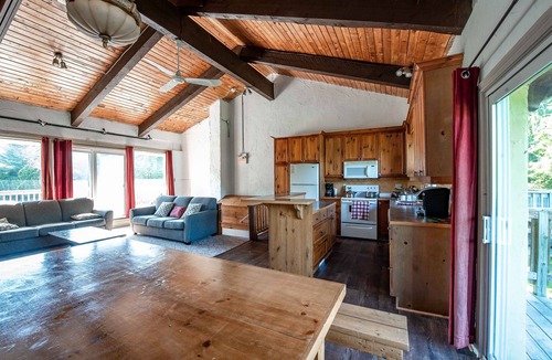 The Blue Mountains Ski Chalet | Chalet Blue - “Deer & Bear” (2 chalets, 10 bedrooms, sleeps 24)