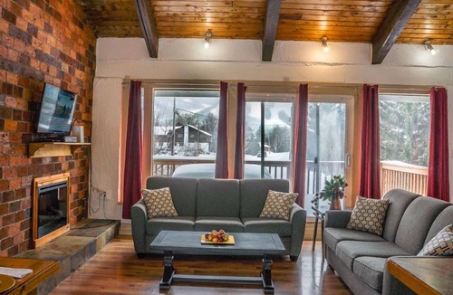 The Blue Mountains Ski Chalet | Chalet Blue - “Deer & Bear” (2 chalets, 10 bedrooms, sleeps 24)