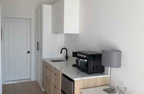 Central Okanagan Apartment | Chalet Coolanagatta. Cozy studio with WiFi in awesome Killiney Beach, Vernon.