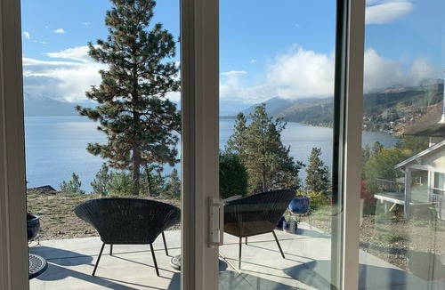 Central Okanagan Apartment | Chalet Coolanagatta. Cozy studio with WiFi in awesome Killiney Beach, Vernon.