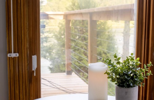 Saint-Calixte Ski Chalet | Chalet De Mama (Jacuzzi with View on Beautiful Lake)