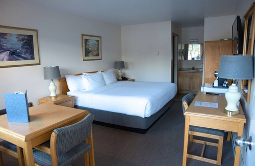 Kitimat Hotel | Chalet Inn