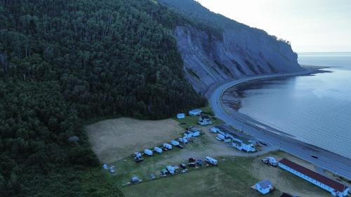 Mont-Saint-Pierre Hotel | Chalets Camping Bernatchez