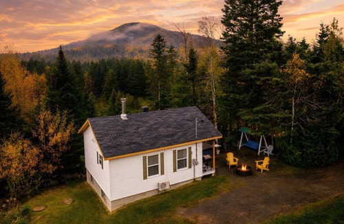 Saint-Tite-des-Caps Ski Chalet | Charlevoix - Chalet w/Spa, BBQ, Firepit & Nature