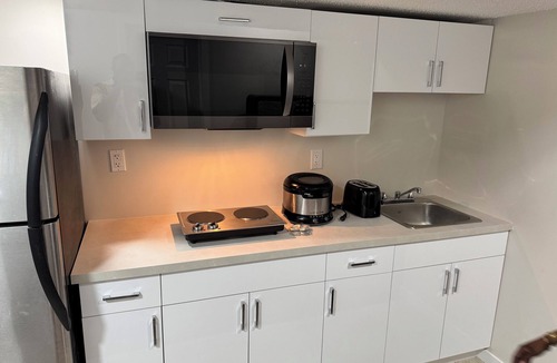 Beaumont House | Charm Private Room in Beaumont near YEG Airport/Shared Bathroom/Shared Kitchen