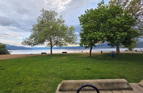 Crawford House | Charming 1-bedroom in a house with AC and WiFi in Kelowna 5 min to Okanagan Lake