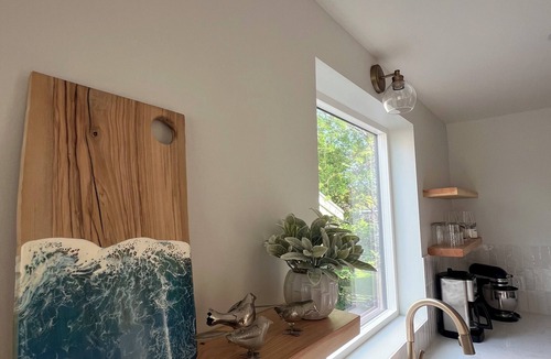 Campbell River House | Charming 2-bedroom Home with outdoor Steam Sauna & Gas Firebowl Campbell River