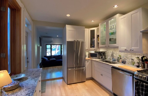 Mile End Apartment | Charming 2-bedroom apt with WiFi, AC , back yard in excellent Plateau Montréal