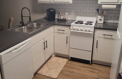 Clemson Condo | Charming 2-bedroom condo only 2 miles to Clemson University